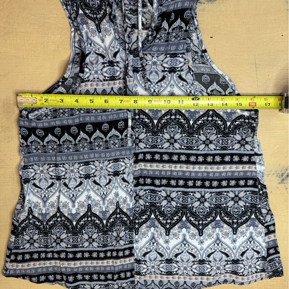 Acemi Women's Black and Gray Patterned Top - Picture 4 of 5